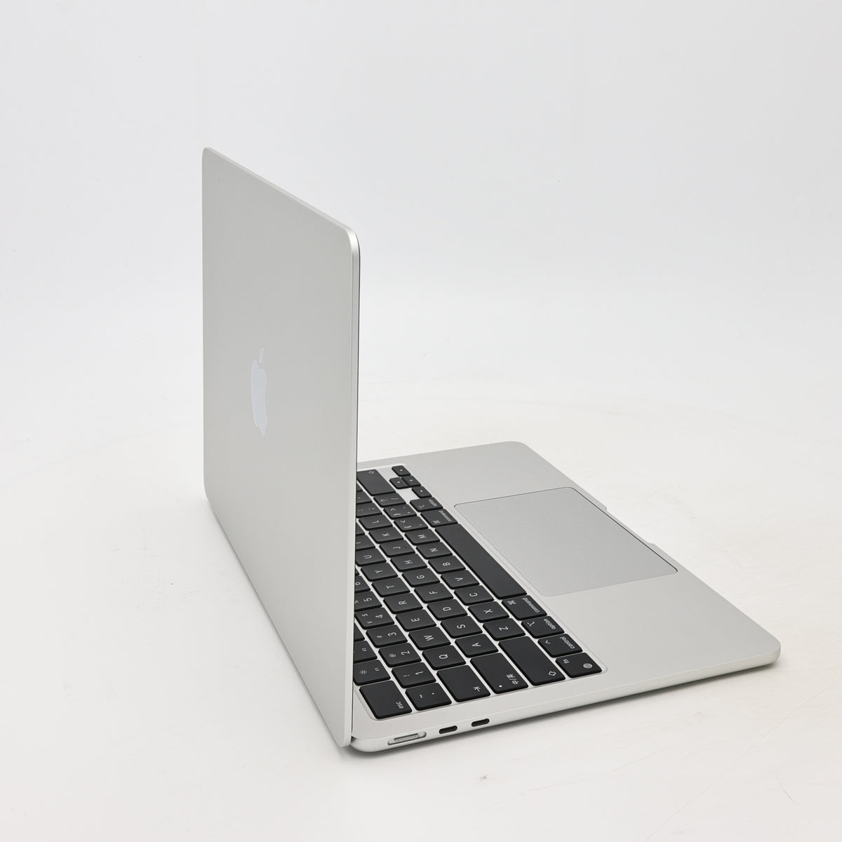 95新 Apple MacBook Air 22年 13寸 M2（8+8核） 8G RAM 256G SSD 銀色