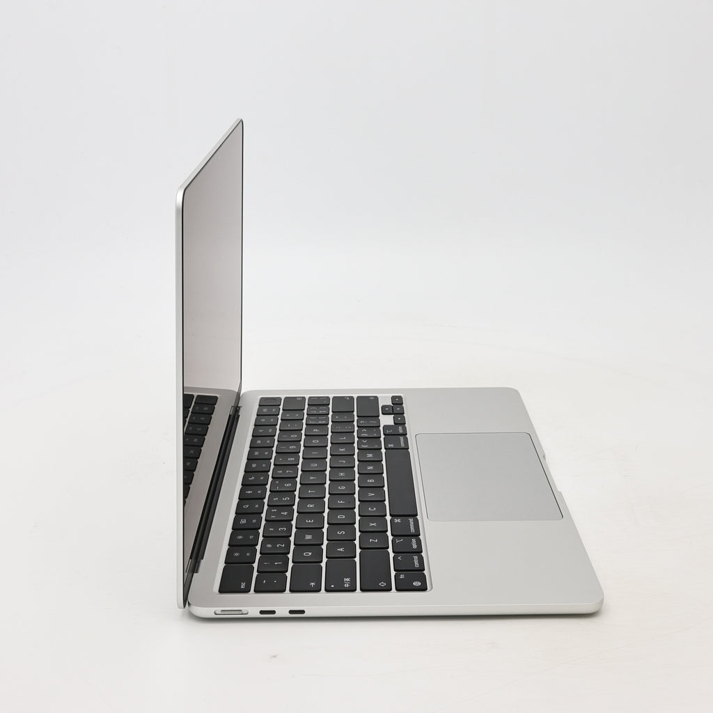 95新 Apple MacBook Air 22年 13寸 M2（8+8核） 8G RAM 256G SSD 銀色