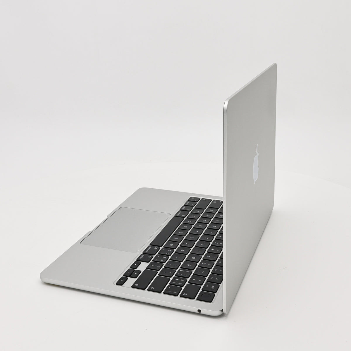 95新 Apple MacBook Air 22年 13寸 M2（8+8核） 8G RAM 256G SSD 銀色