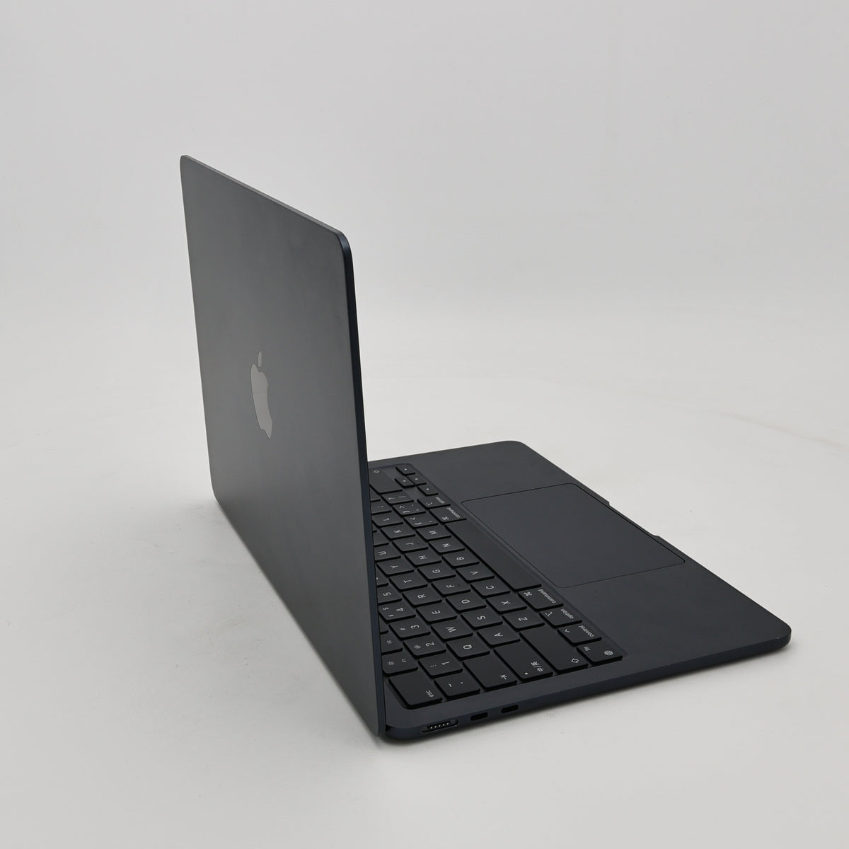 95新 Apple MacBook Air 22年 13寸 M2（8+8核） 8G RAM 256G SSD 午夜色