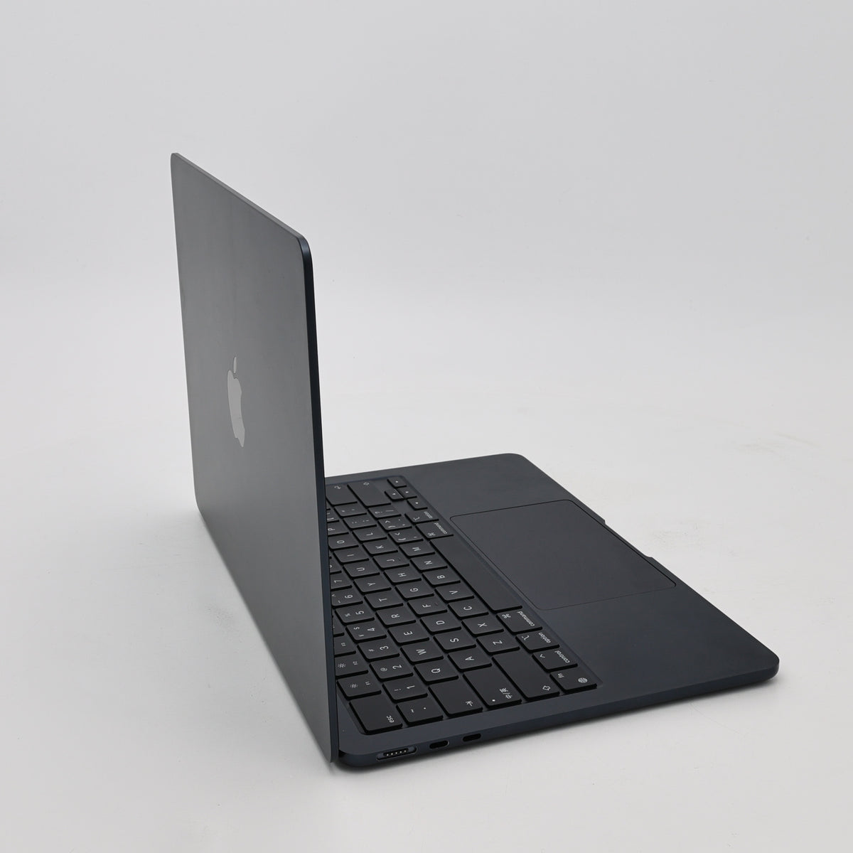95新 Apple MacBook Air 22年 13寸 M2（8+8核） 8G RAM 256G SSD 午夜色