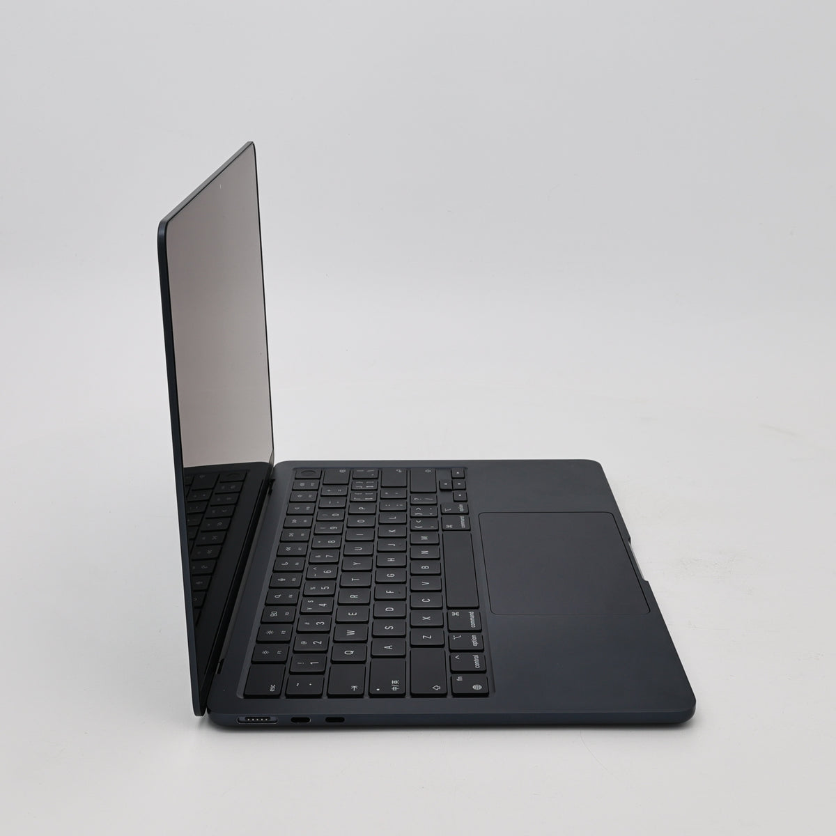 95新 Apple MacBook Air 22年 13寸 M2（8+8核） 8G RAM 256G SSD 午夜色
