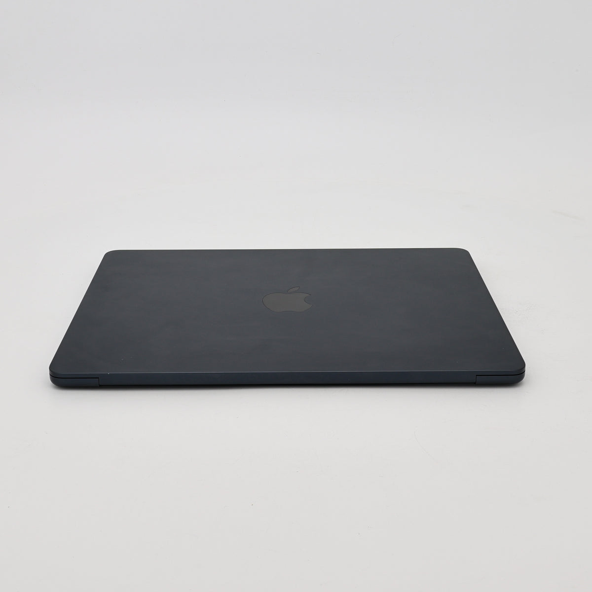 95新 Apple MacBook Air 22年 13寸 M2（8+8核） 8G RAM 256G SSD 午夜色
