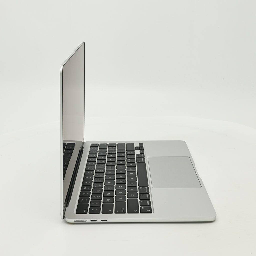 95新 Apple MacBook Air 24年 13寸 M3（8+8核） 8G RAM 256G SSD 銀色