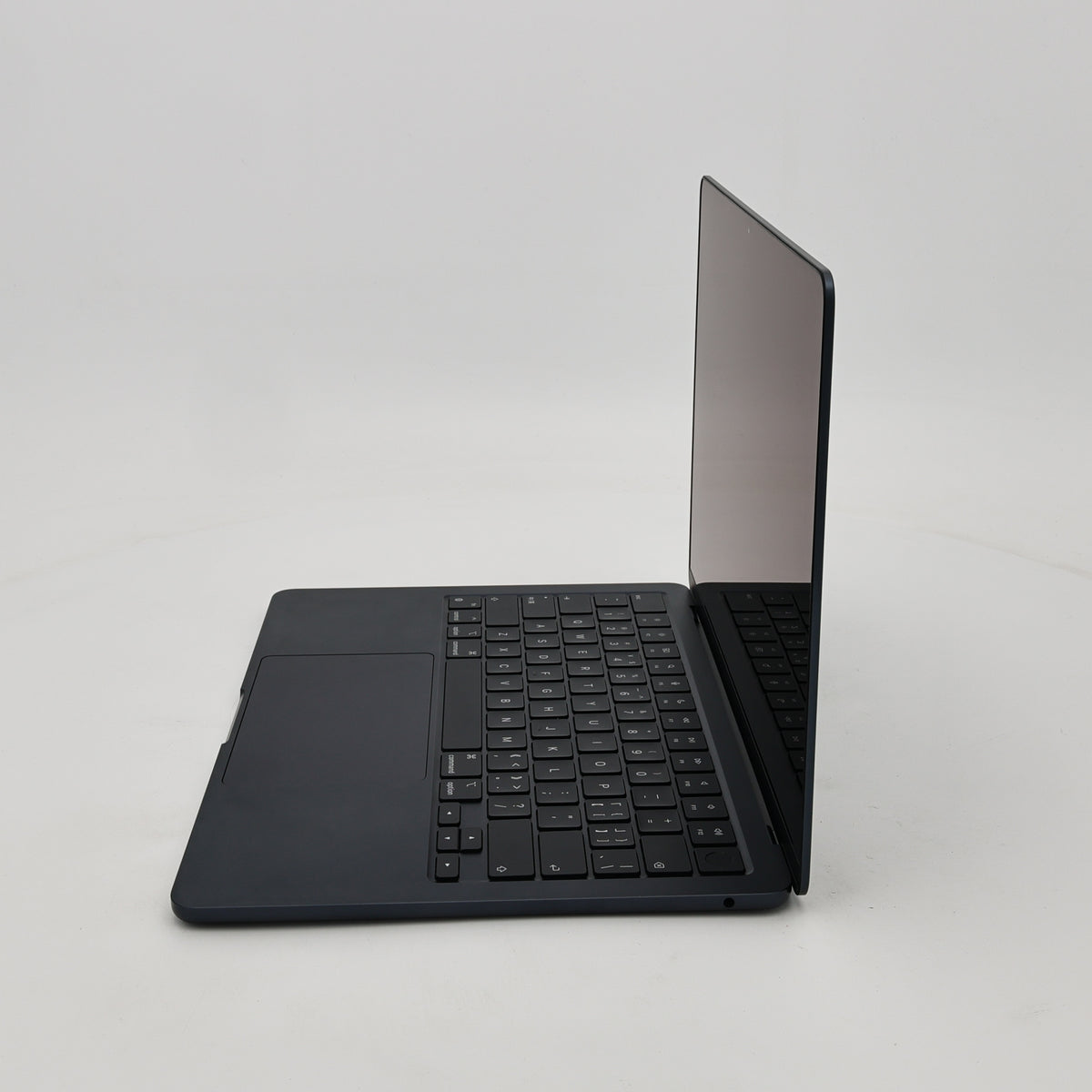 95新 Apple MacBook Air 22年 13寸 M2（8+8核） 8G RAM 256G SSD 午夜色