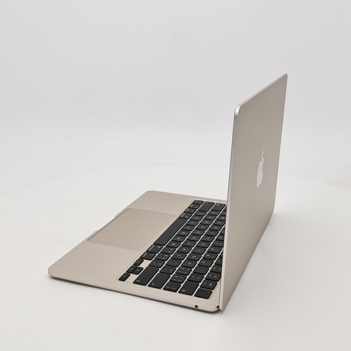 95新 Apple MacBook Air 22年 13寸 M2（8+10核） 16G RAM 256G SSD 星光色