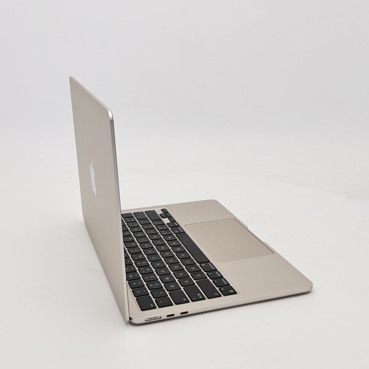 95新 Apple MacBook Air 22年 13寸 M2（8+10核） 16G RAM 256G SSD 星光色