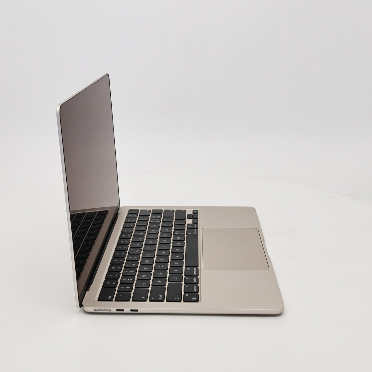 95新 Apple MacBook Air 22年 13寸 M2（8+10核） 16G RAM 256G SSD 星光色