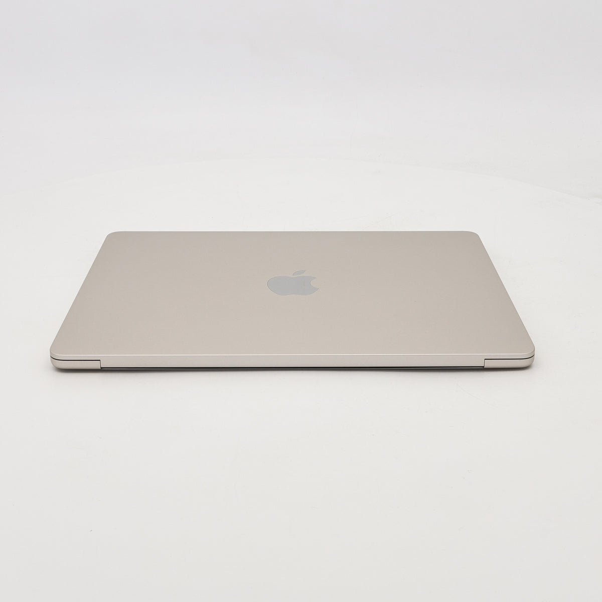 95新 Apple MacBook Air 22年 13寸 M2（8+10核） 16G RAM 256G SSD 星光色