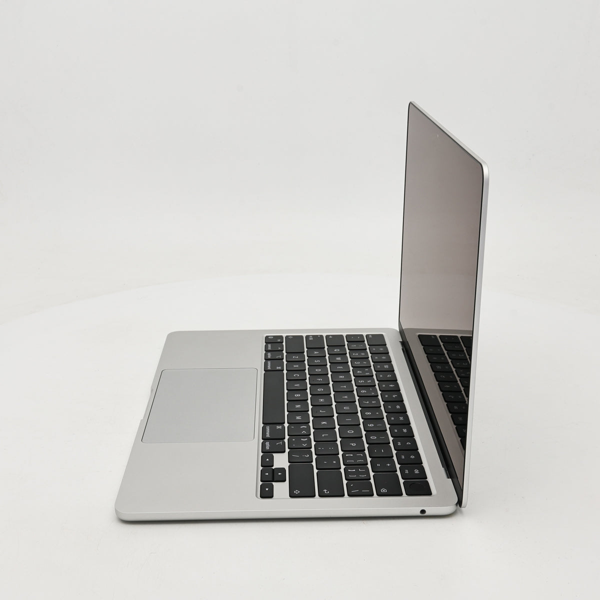 99新 Apple MacBook Air 22年 13寸 M2（8+8核） 8G RAM 256G SSD 銀色