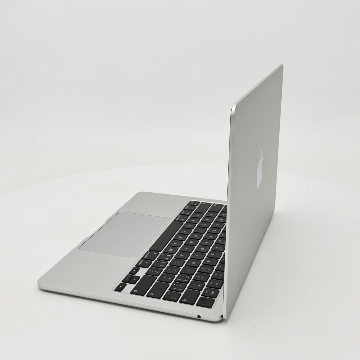 99新 Apple MacBook Air 22年 13寸 M2（8+8核） 8G RAM 256G SSD 銀色