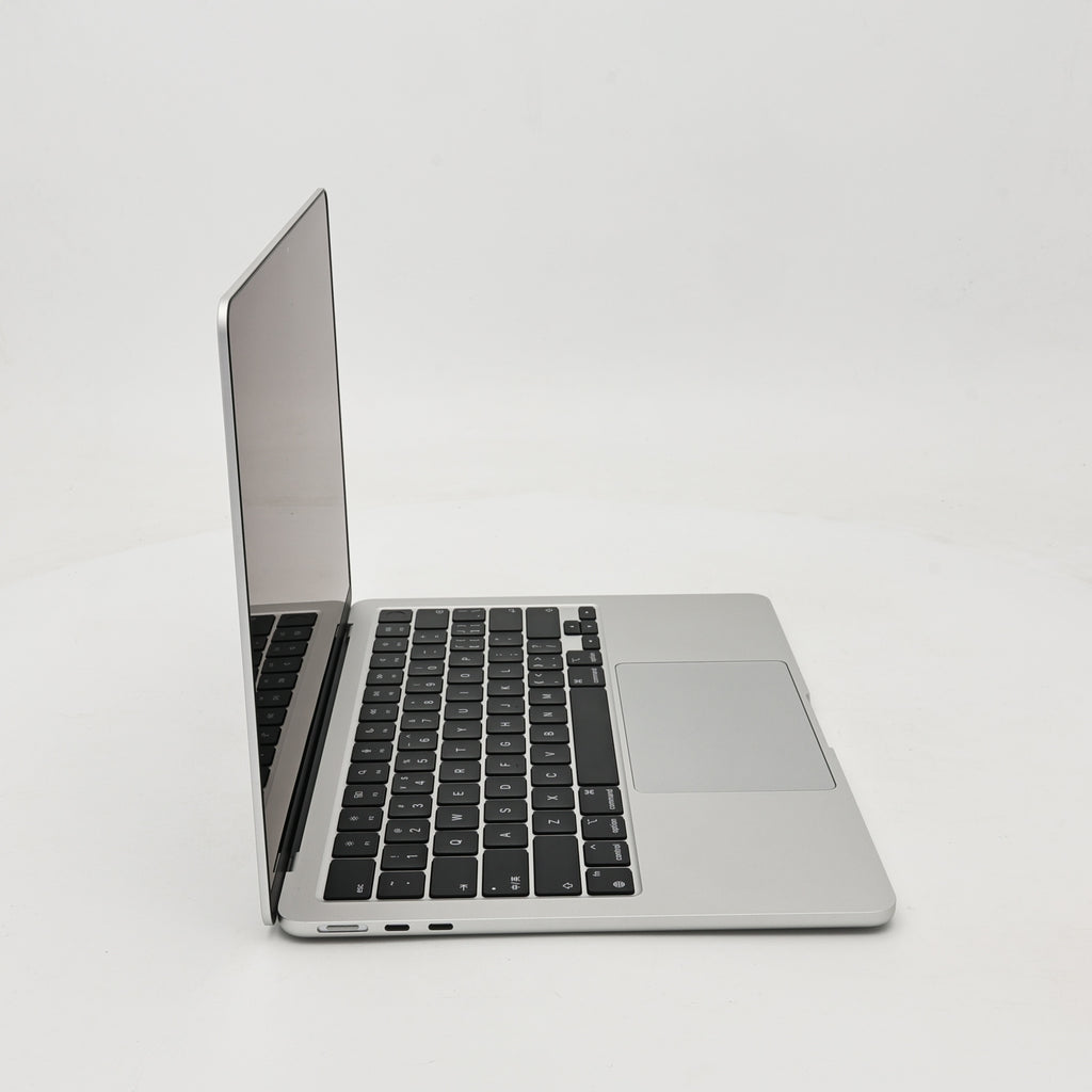 99新 Apple MacBook Air 22年 13寸 M2（8+8核） 8G RAM 256G SSD 銀色