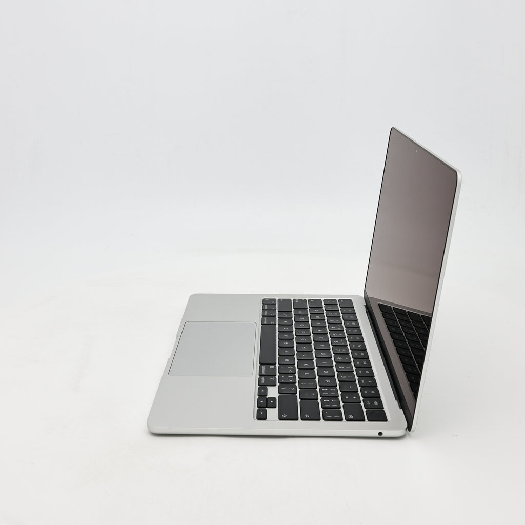 95新 Apple MacBook Air 22年 13寸 M2（8+8核） 8G RAM 256G SSD 銀色