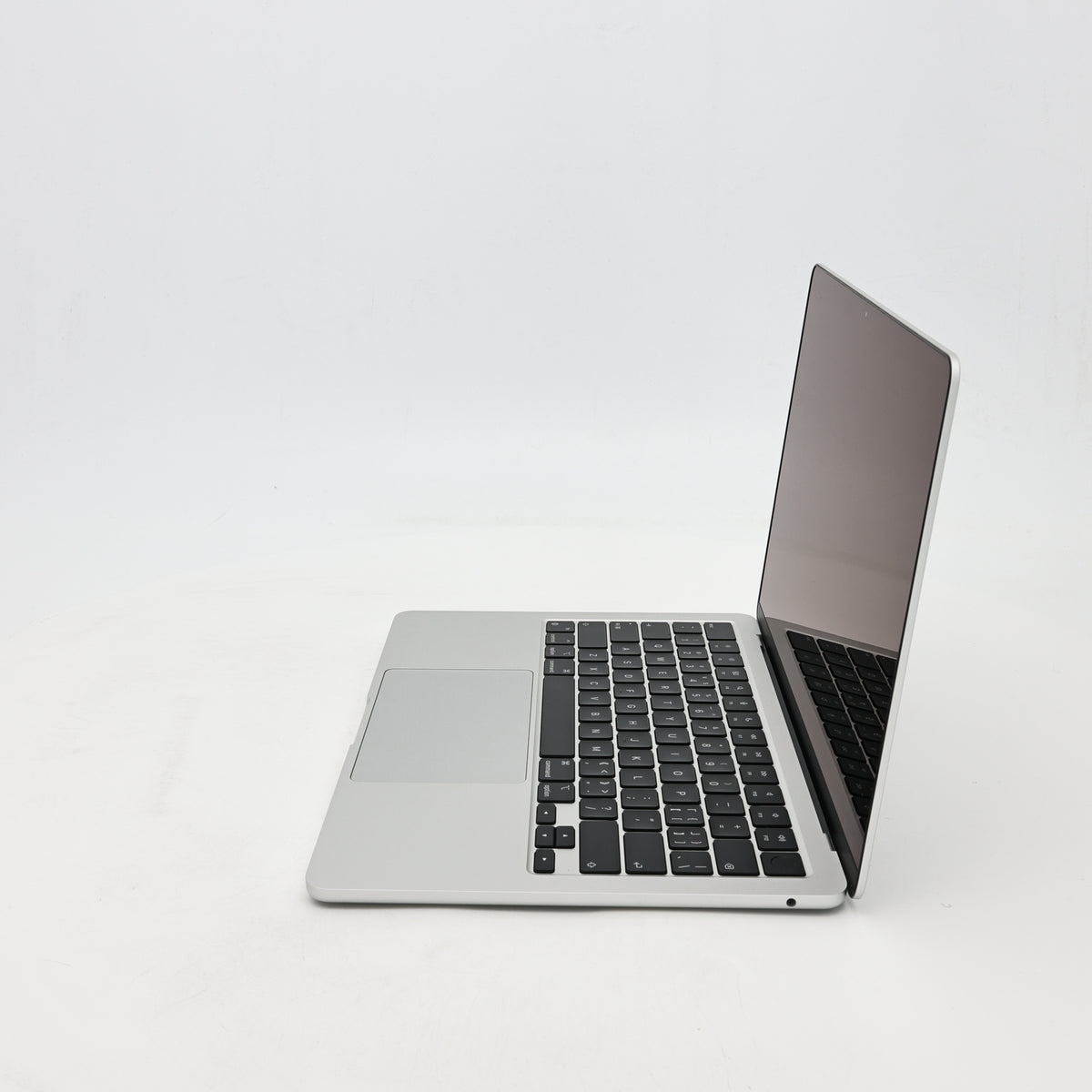 95新 Apple MacBook Air 22年 13寸 M2（8+8核） 8G RAM 256G SSD 銀色