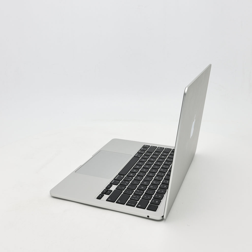 95新 Apple MacBook Air 22年 13寸 M2（8+8核） 8G RAM 256G SSD 銀色