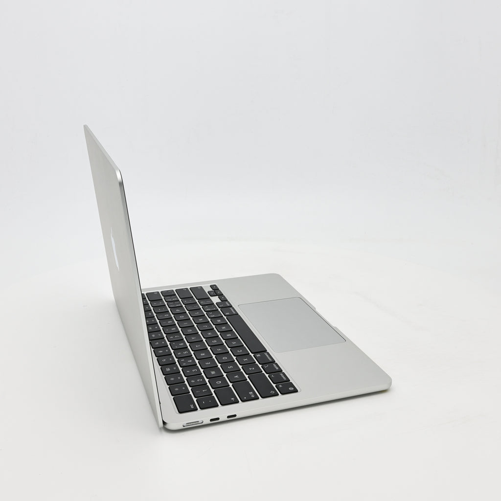 95新 Apple MacBook Air 22年 13寸 M2（8+8核） 8G RAM 256G SSD 銀色