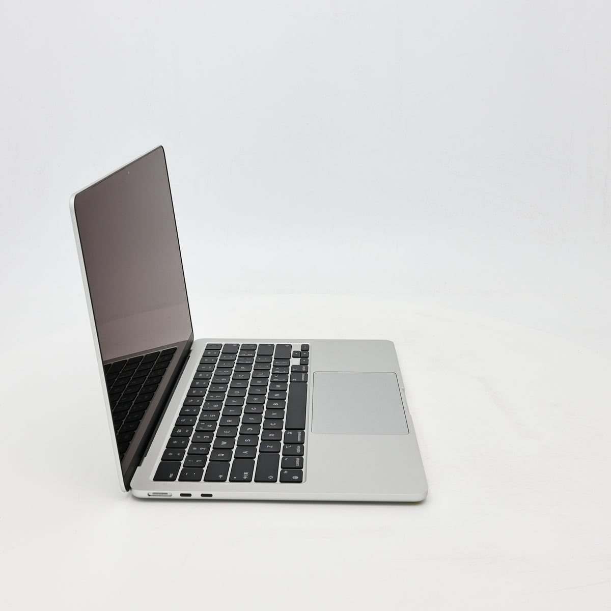 95新 Apple MacBook Air 22年 13寸 M2（8+8核） 8G RAM 256G SSD 銀色