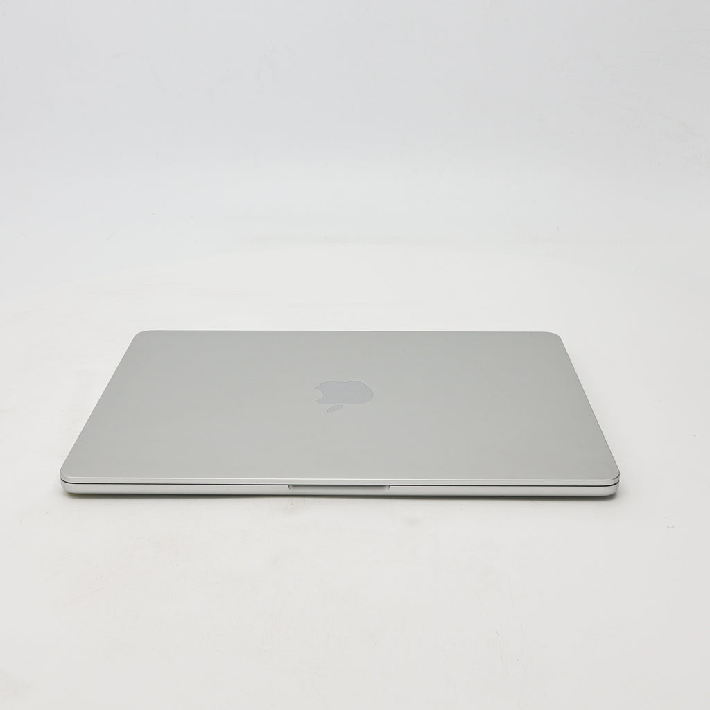 95新 Apple MacBook Air 22年 13寸 M2（8+8核） 8G RAM 256G SSD 銀色