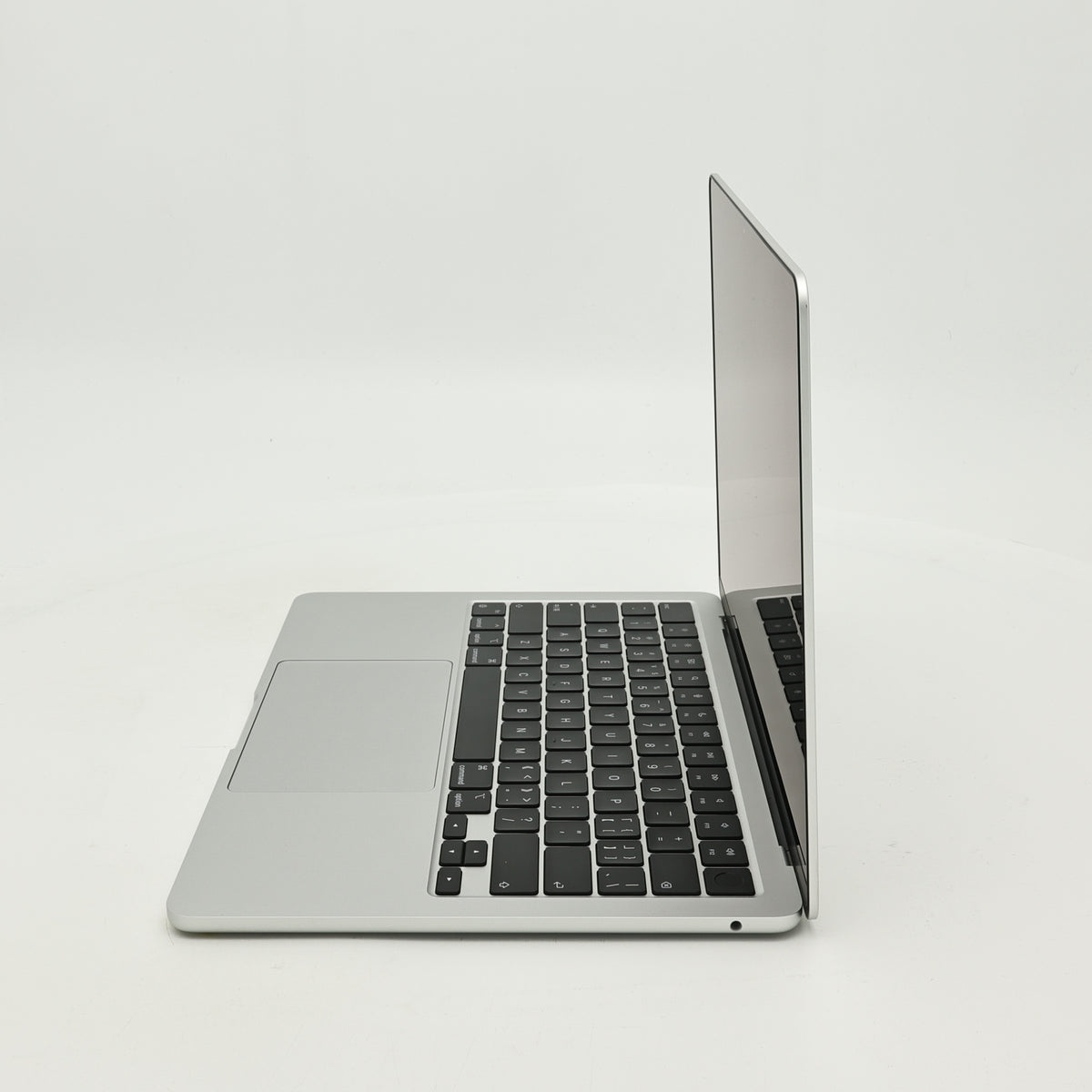 95新 Apple MacBook Air 22年 13寸 M2（8+8核） 16G RAM 256G SSD 銀色
