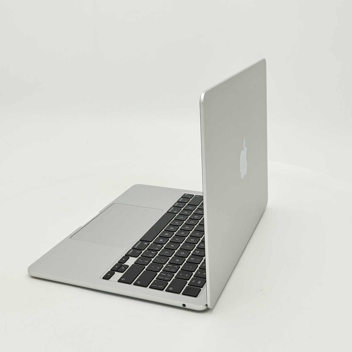 95新 Apple MacBook Air 22年 13寸 M2（8+8核） 16G RAM 256G SSD 銀色