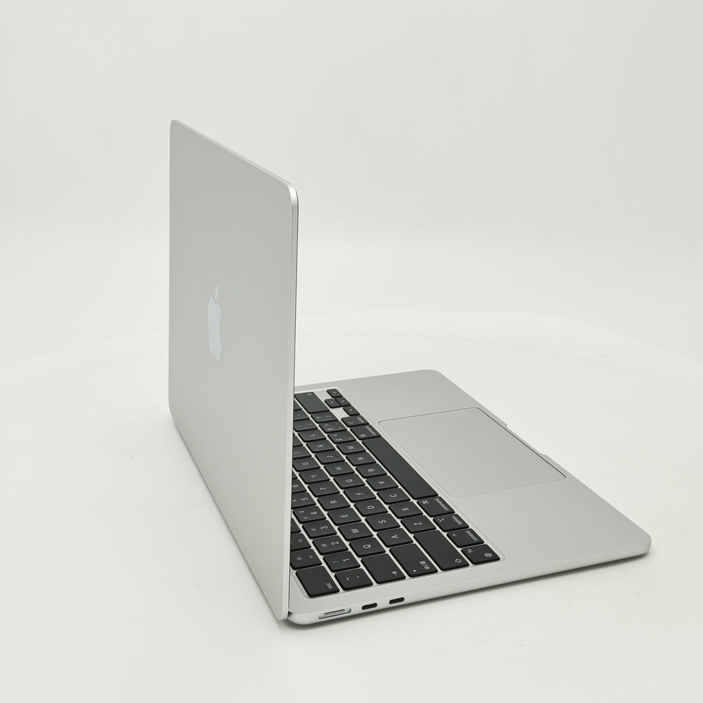 95新 Apple MacBook Air 22年 13寸 M2（8+8核） 16G RAM 256G SSD 銀色