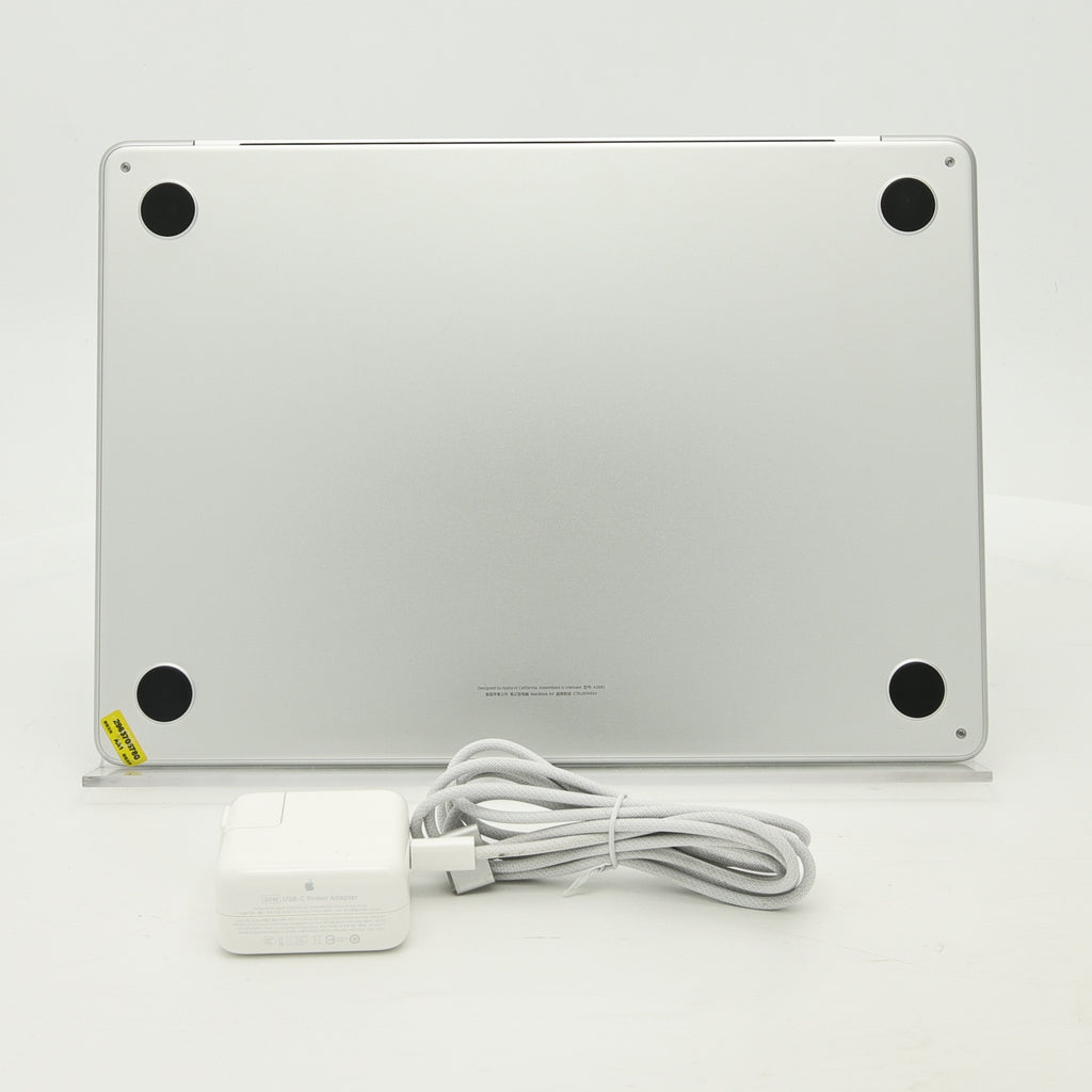 95新 Apple MacBook Air 22年 13寸 M2（8+8核） 16G RAM 256G SSD 銀色