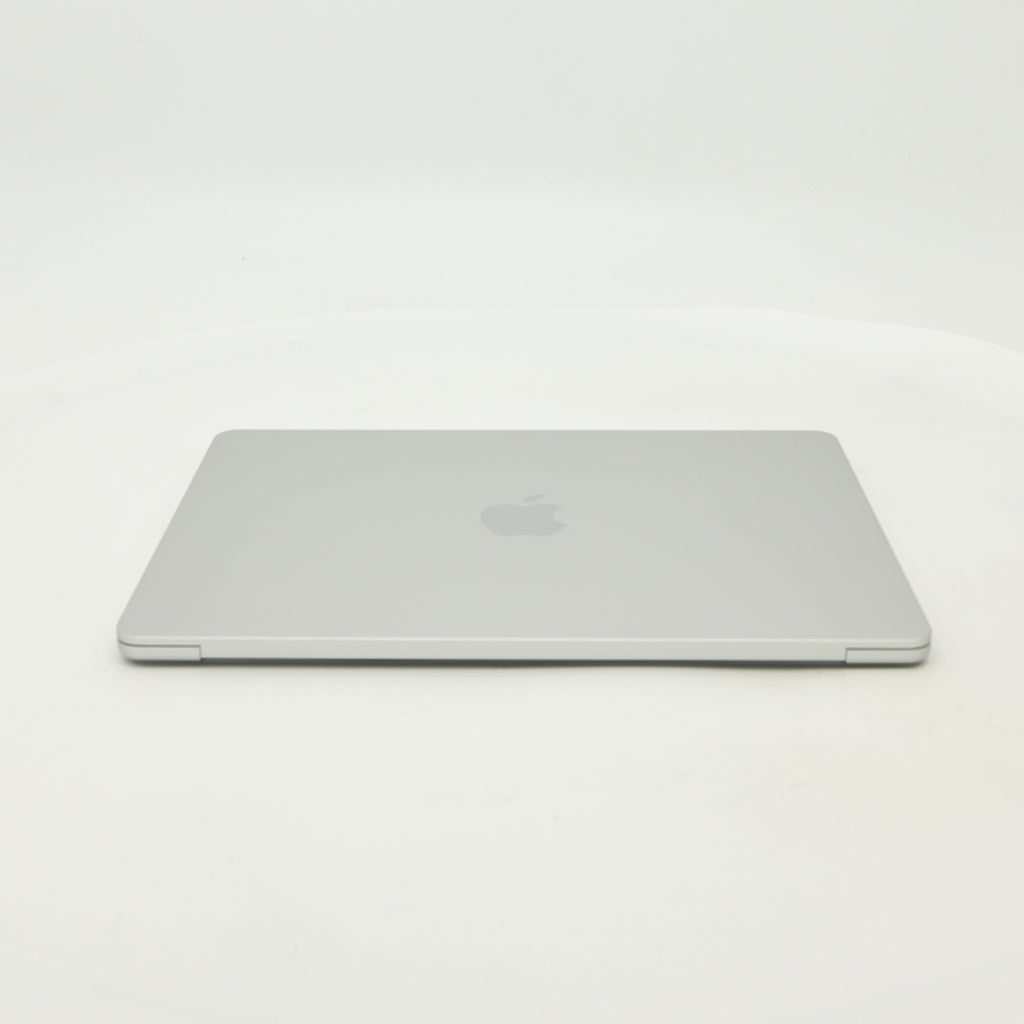 95新 Apple MacBook Air 22年 13寸 M2（8+8核） 16G RAM 256G SSD 銀色