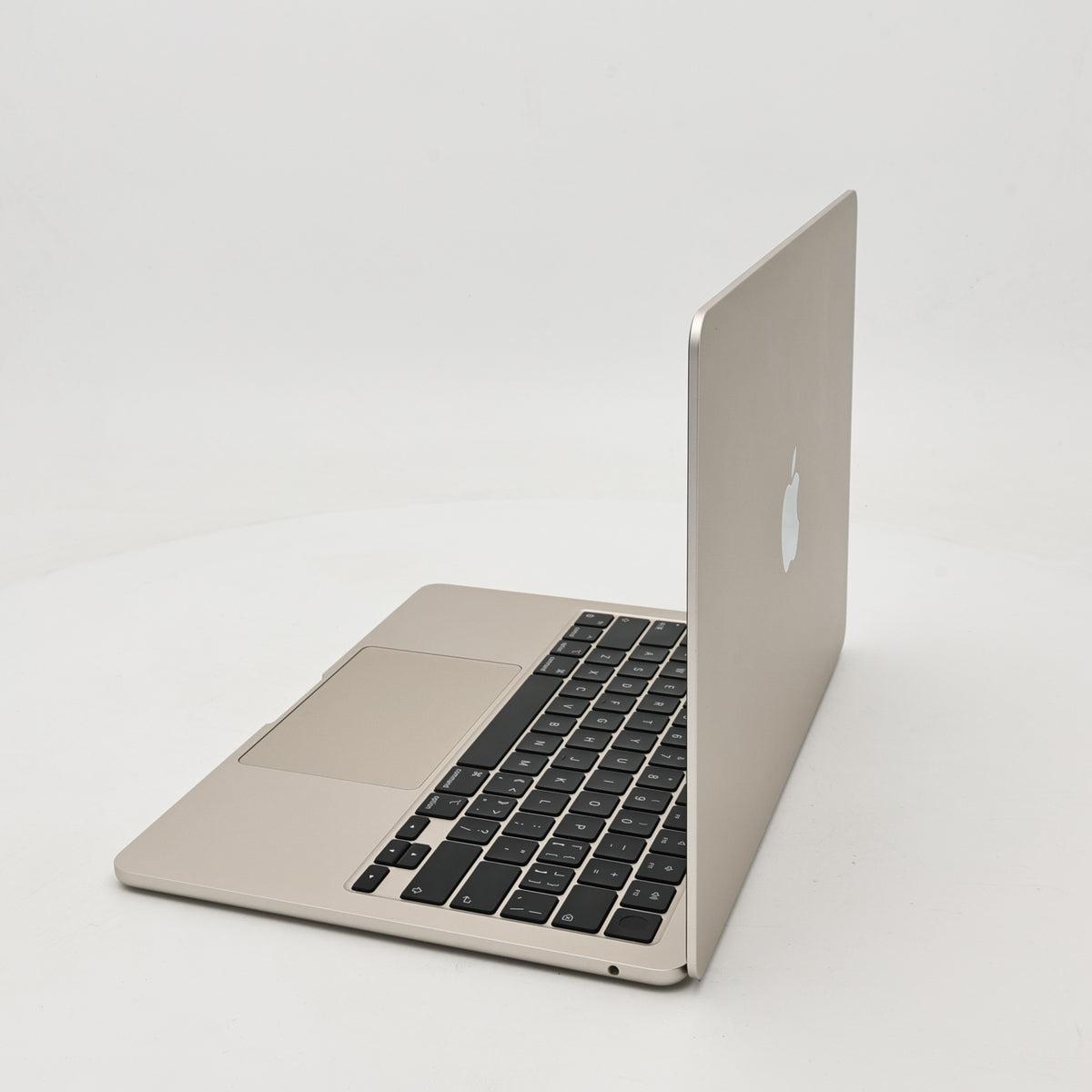 95新 Apple MacBook Air 22年 13寸 M2（8+8核） 8G RAM 256G SSD 星光色