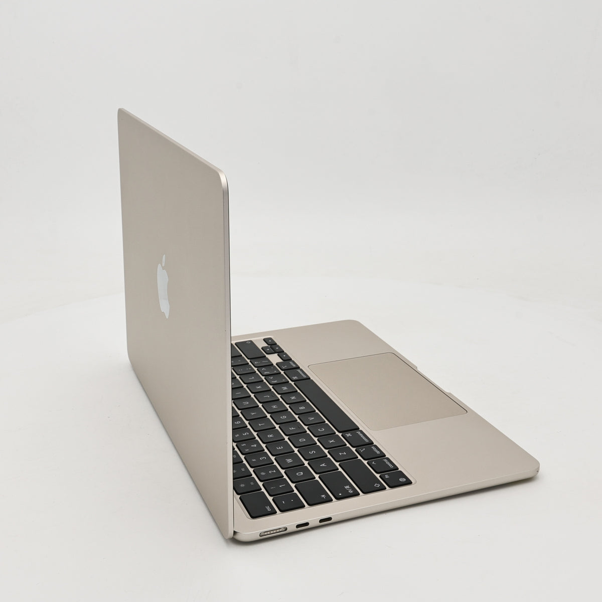 95新 Apple MacBook Air 22年 13寸 M2（8+8核） 8G RAM 256G SSD 星光色