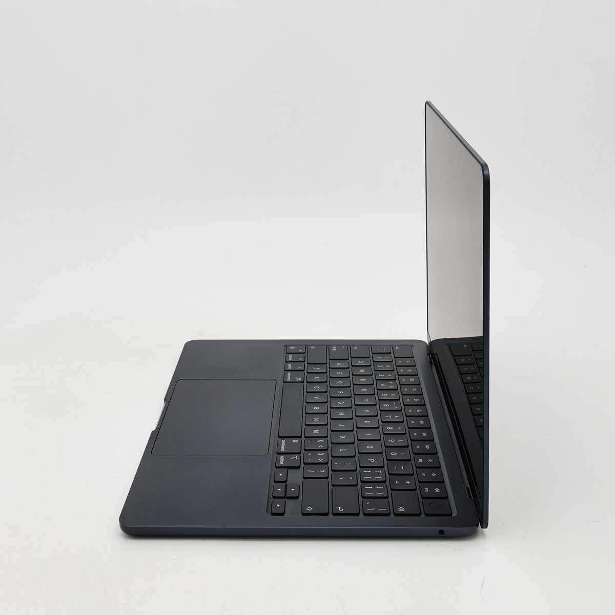 95新 Apple MacBook Air 22年 13寸 M2（8+8核） 8G RAM 256G SSD 午夜色