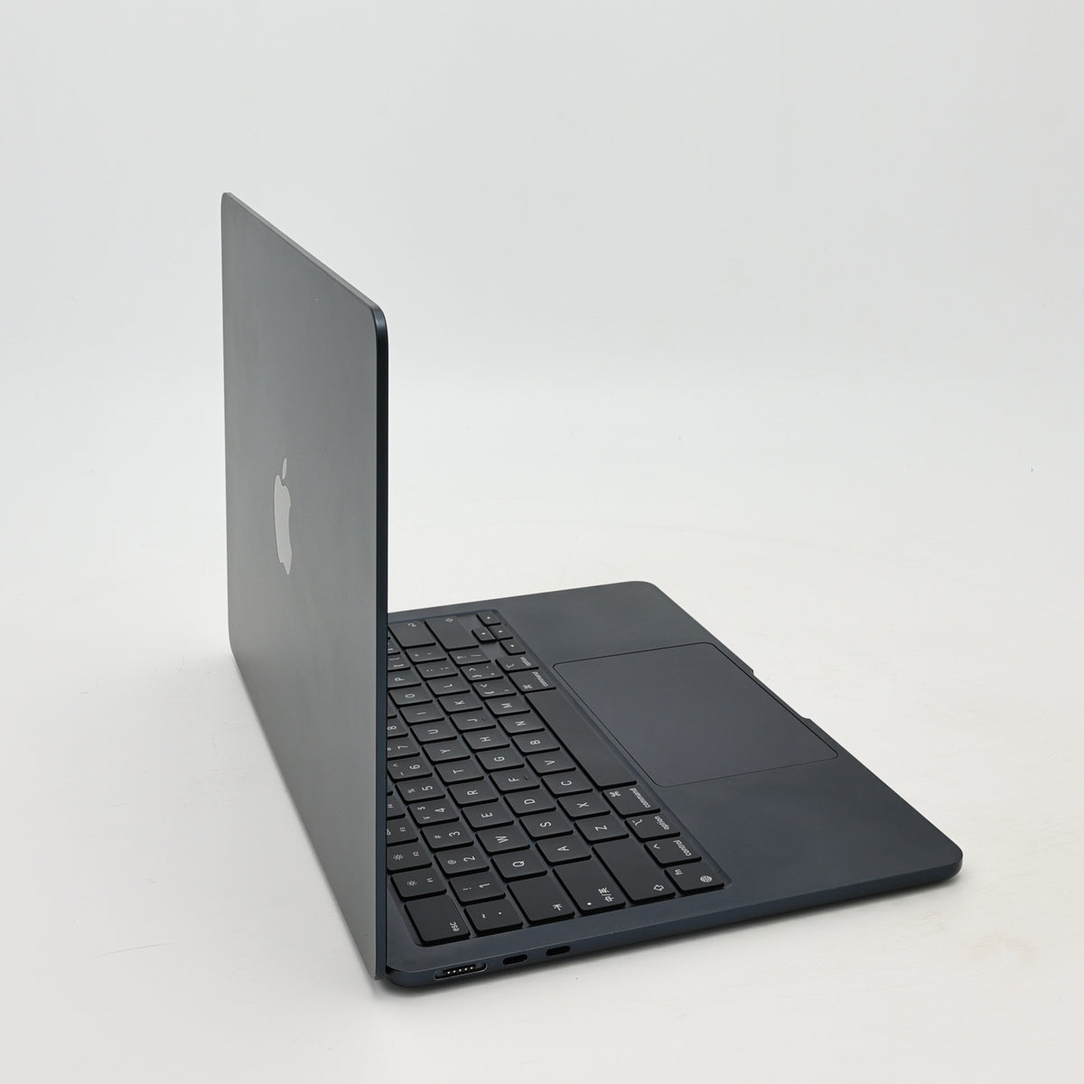 95新 Apple MacBook Air 22年 13寸 M2（8+8核） 8G RAM 256G SSD 午夜色