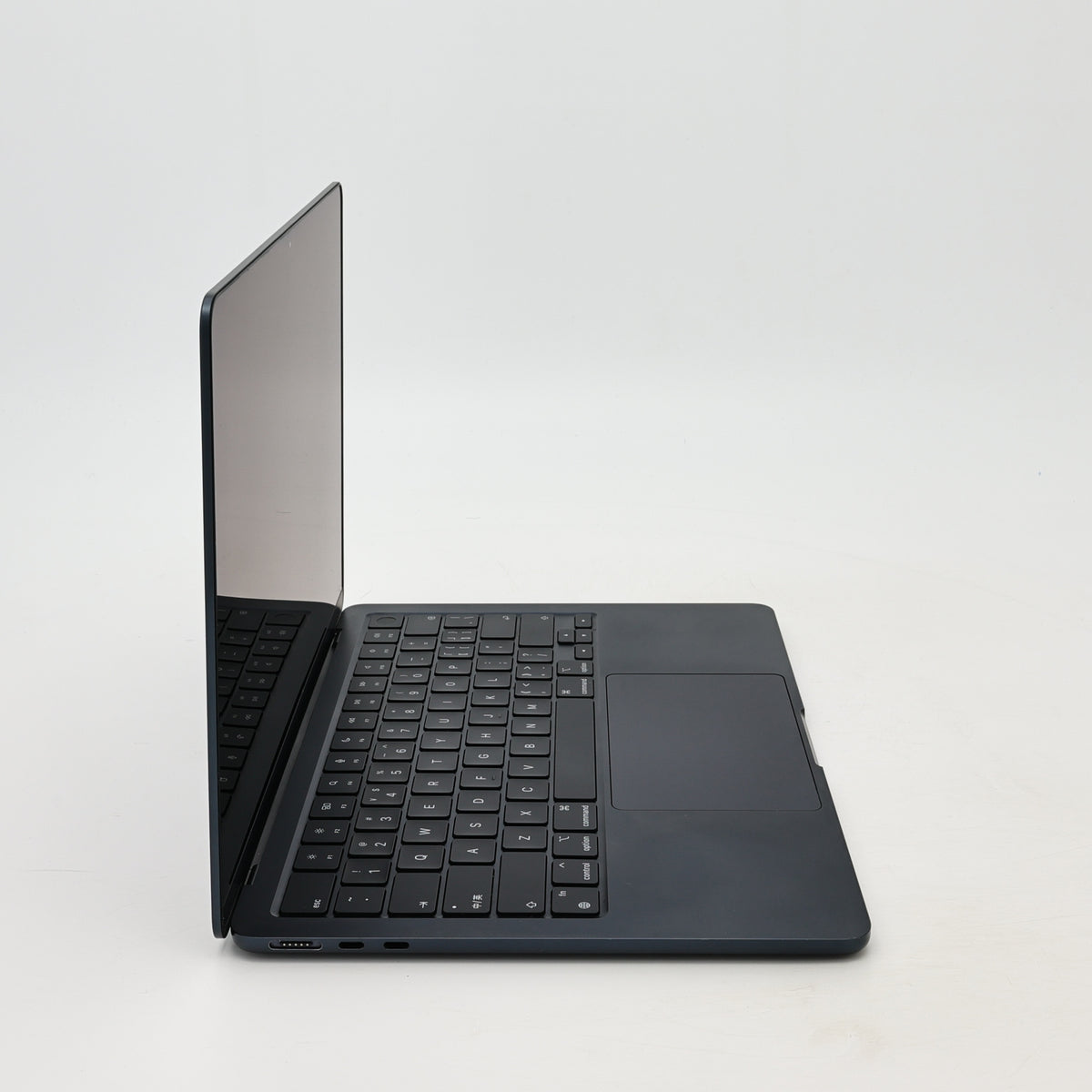 95新 Apple MacBook Air 22年 13寸 M2（8+8核） 8G RAM 256G SSD 午夜色