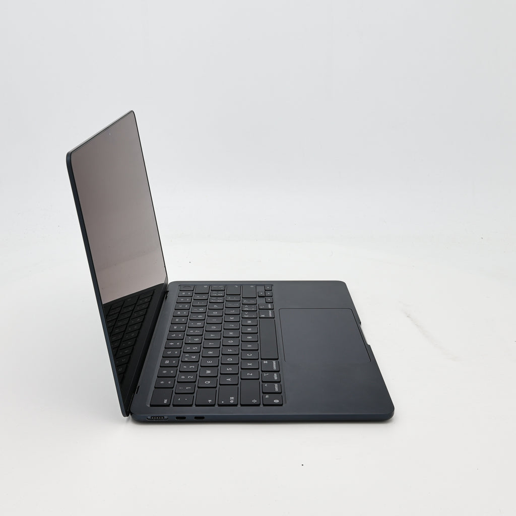 95新 Apple MacBook Air 22年 13寸 M2（8+8核） 8G RAM 256G SSD 午夜色