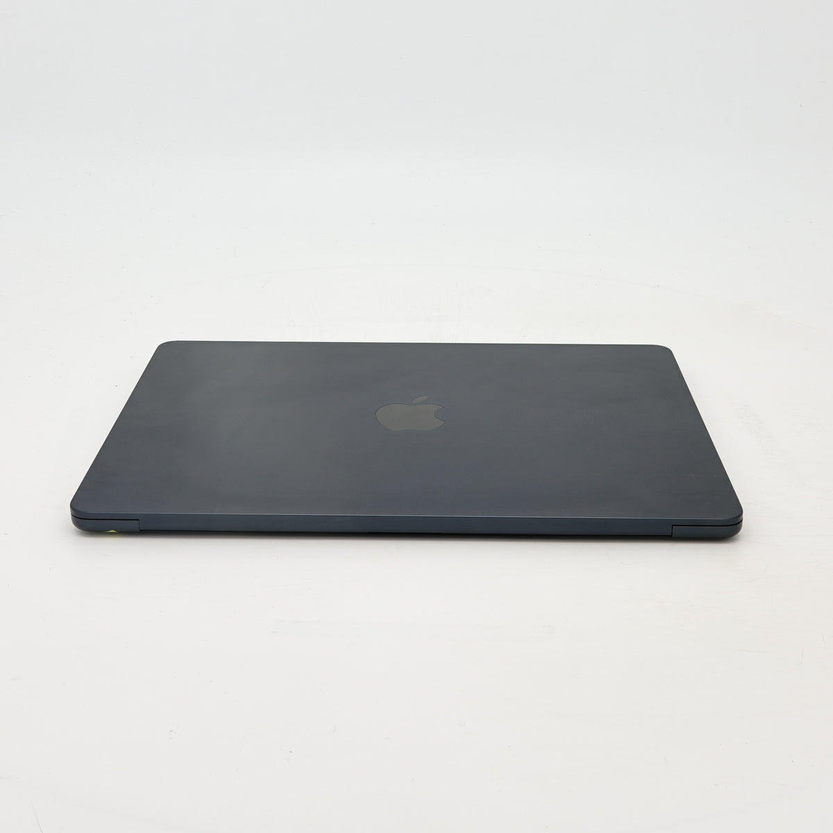 95新 Apple MacBook Air 22年 13寸 M2（8+8核） 8G RAM 256G SSD 午夜色