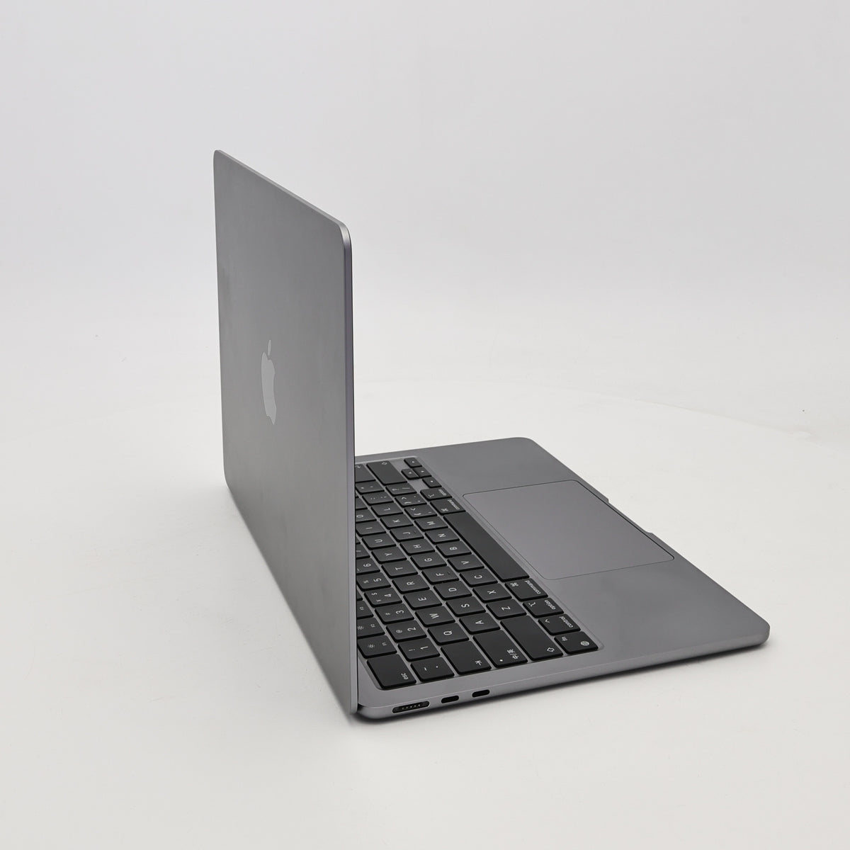 95新 Apple MacBook Air 22年 13寸 M2（8+8核） 8G RAM 256G SSD 深空灰色
