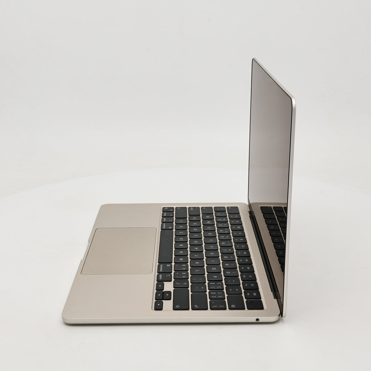 95新 Apple MacBook Air 22年 13寸 M2（8+8核） 8G RAM 256G SSD 星光色