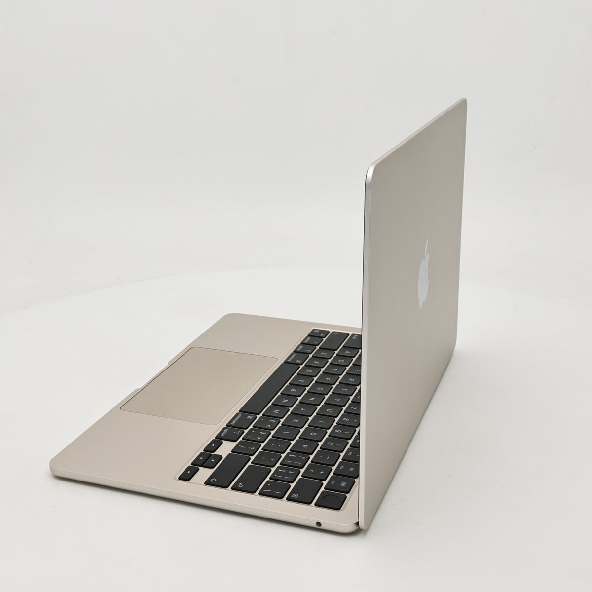 95新 Apple MacBook Air 22年 13寸 M2（8+8核） 8G RAM 256G SSD 星光色