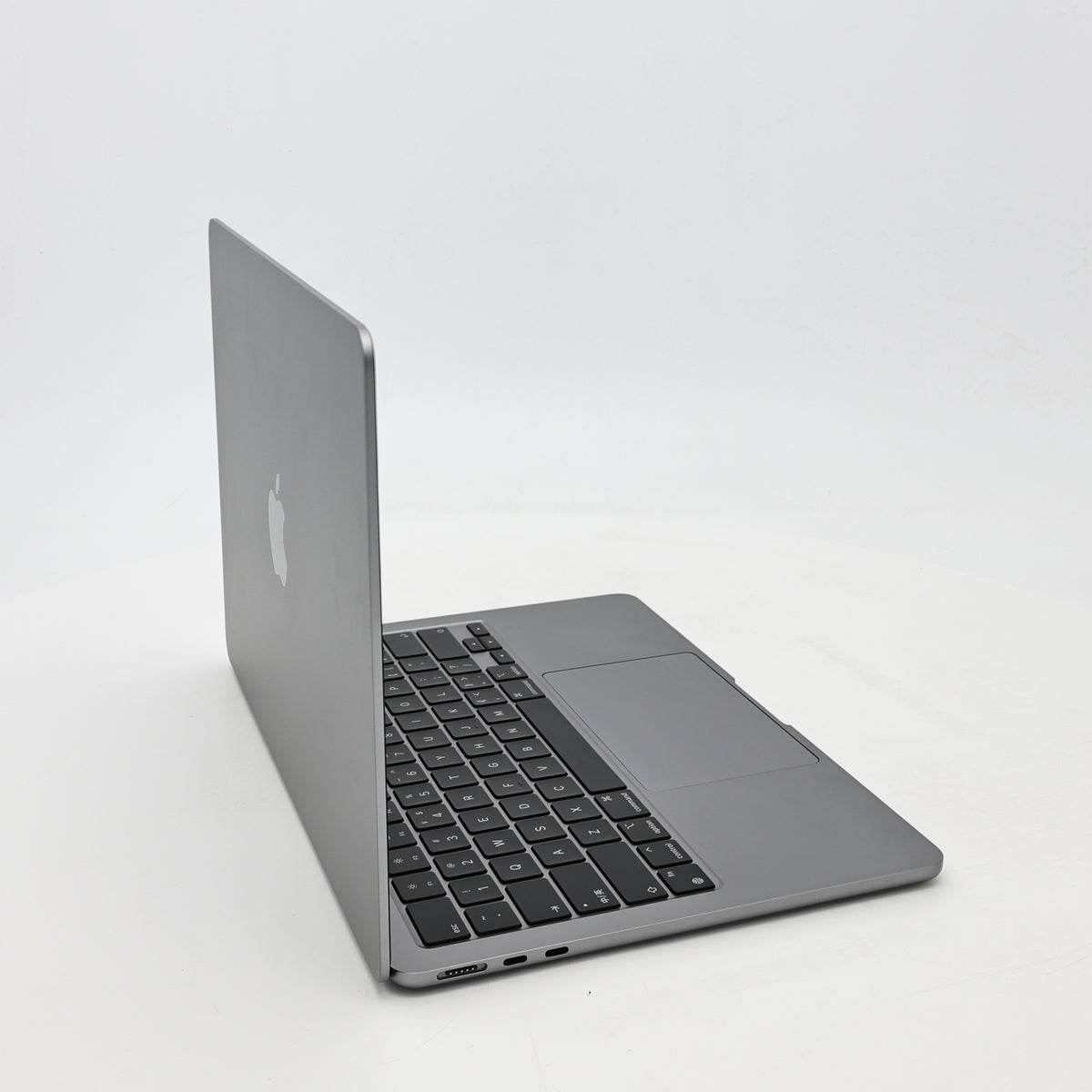 95新 Apple MacBook Air 22年 13寸 M2（8+10核） 8G RAM 512G SSD 深空灰色