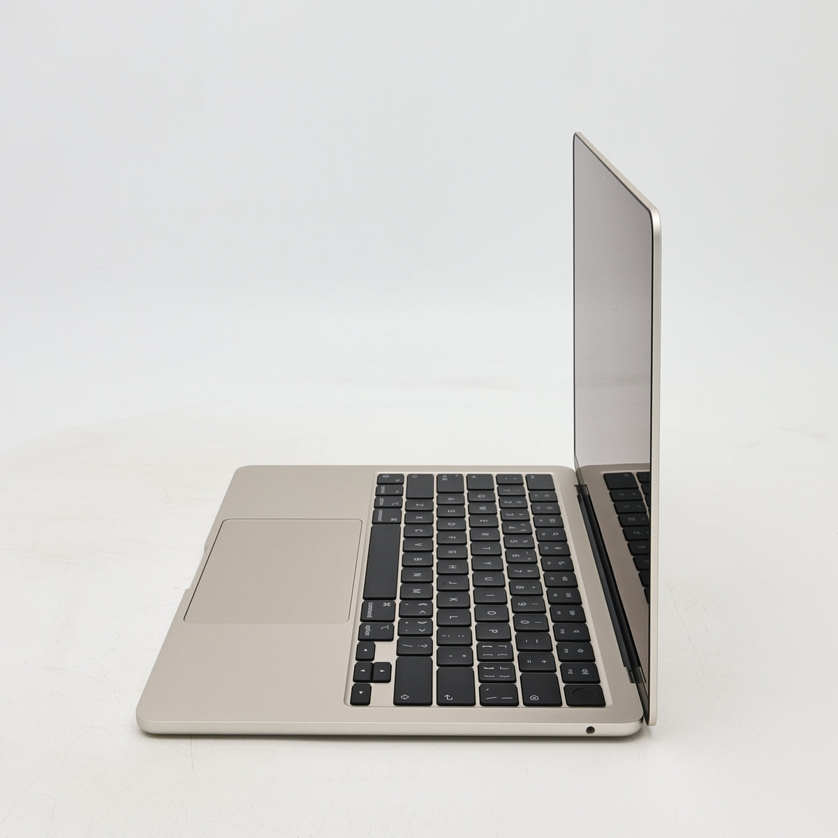 95新 Apple MacBook Air 22年 13寸 M2（8+8核） 8G RAM 256G SSD 星光色