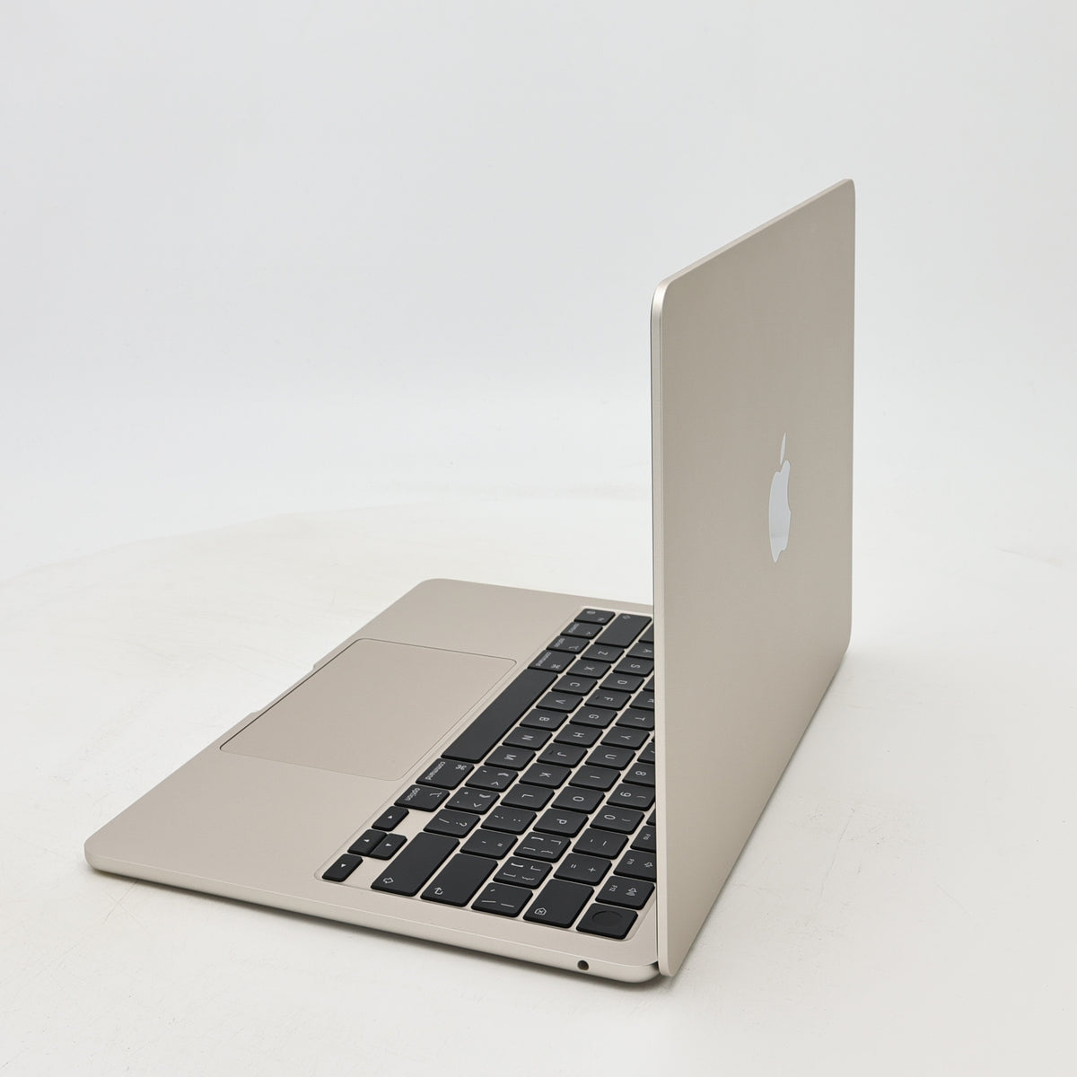 95新 Apple MacBook Air 22年 13寸 M2（8+8核） 8G RAM 256G SSD 星光色
