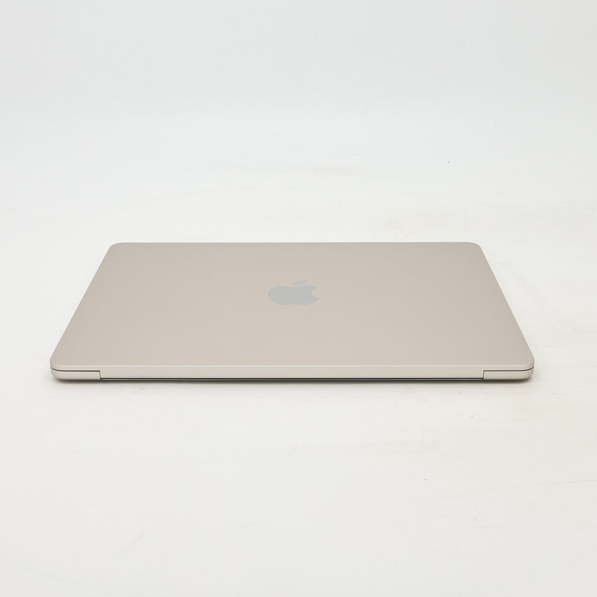 95新 Apple MacBook Air 22年 13寸 M2（8+8核） 8G RAM 256G SSD 星光色