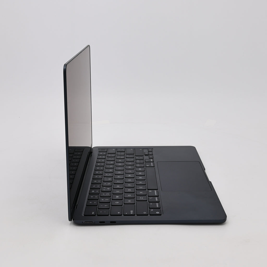 95新 Apple MacBook Air 22年 13寸 M2（8+8核） 8G RAM 256G SSD 午夜色