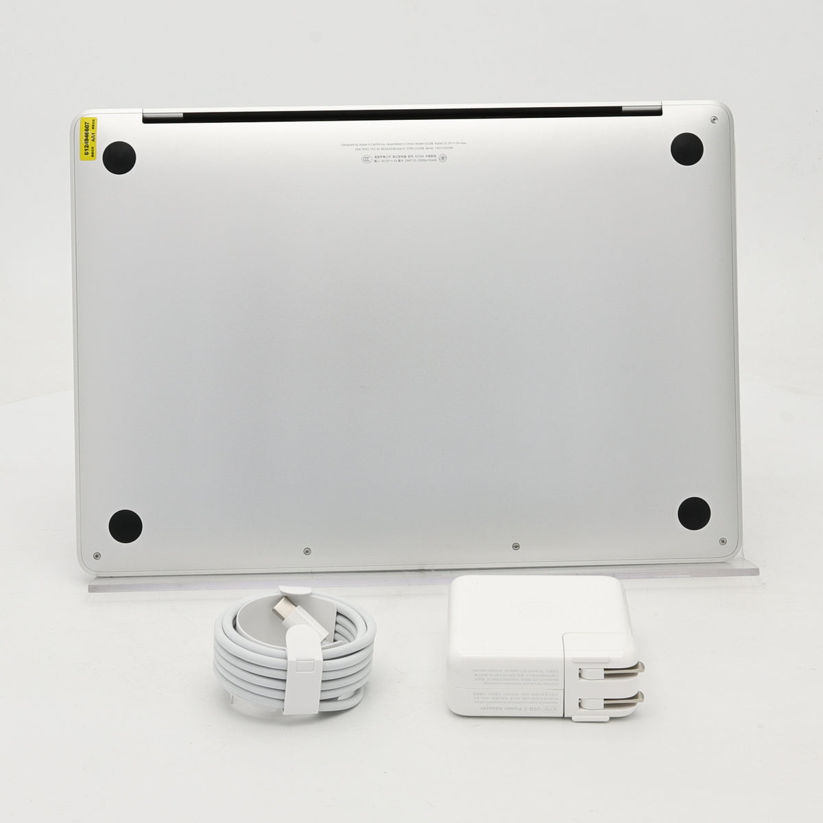 99新 Apple MacBook Pro 22年 13寸 M2（8+10核） 8G RAM 512G SSD 銀色