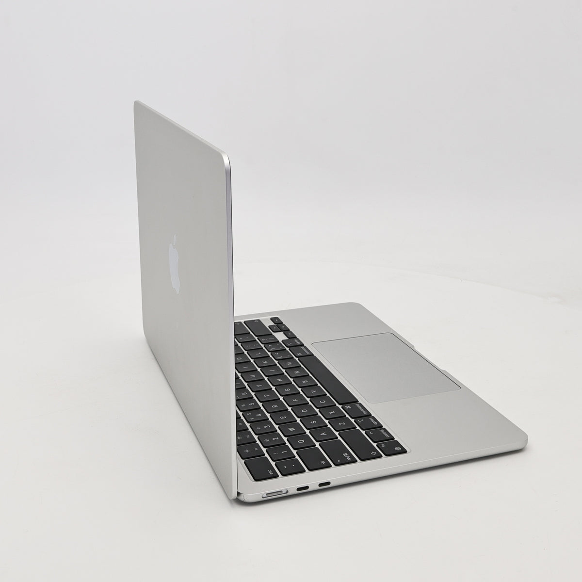 95新 Apple MacBook Air 22年 13寸 M2（8+8核） 8G RAM 256G SSD 銀色