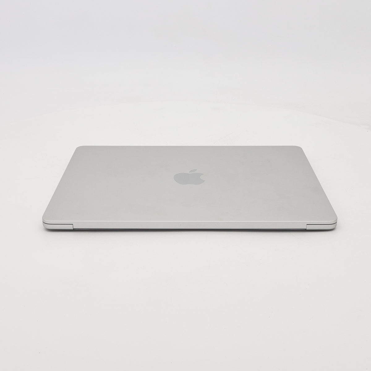 95新 Apple MacBook Air 22年 13寸 M2（8+8核） 8G RAM 256G SSD 銀色