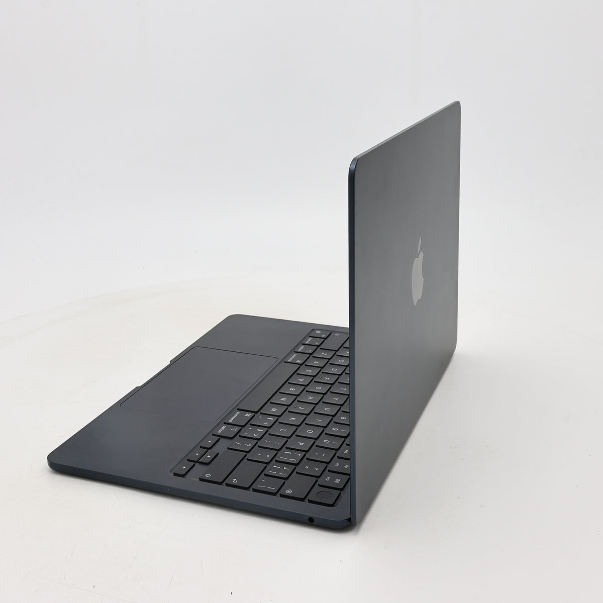 95新 Apple MacBook Air 22年 13寸 M2（8+8核） 8G RAM 256G SSD 午夜色