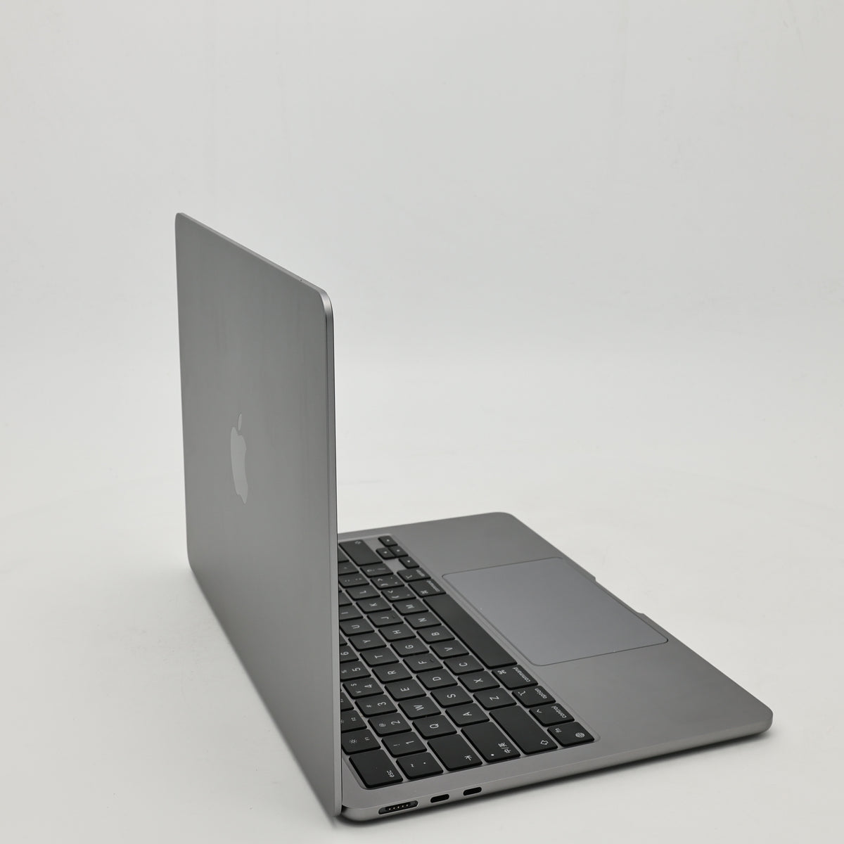 95新 Apple MacBook Air 22年 13寸 M2（8+10核） 8G RAM 512G SSD 深空灰色