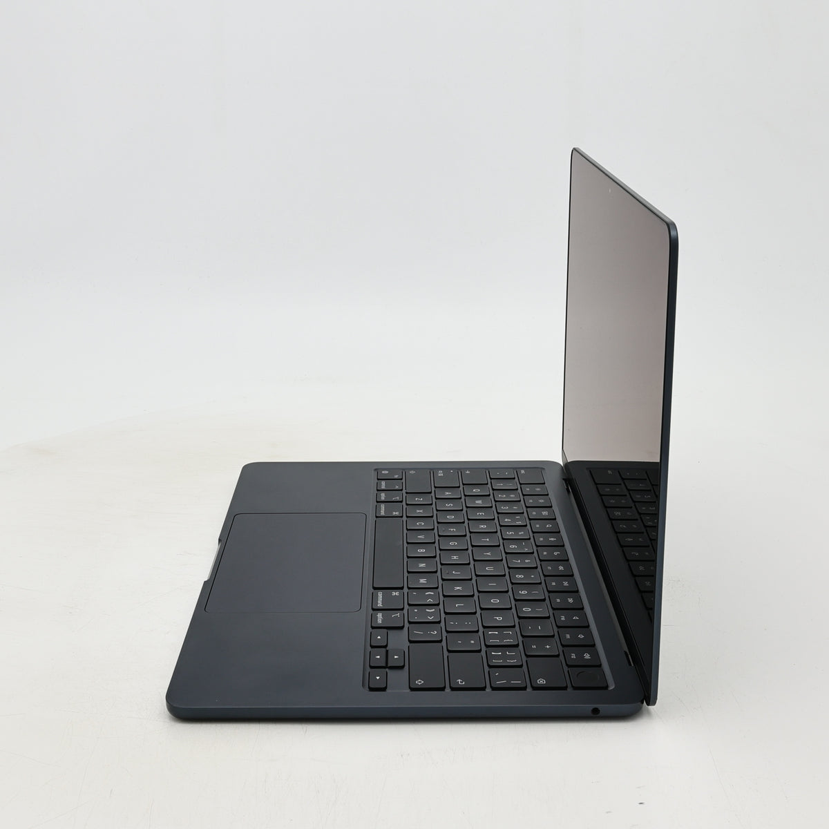 95新 Apple MacBook Air 22年 13寸 M2（8+8核） 8G RAM 256G SSD 午夜色