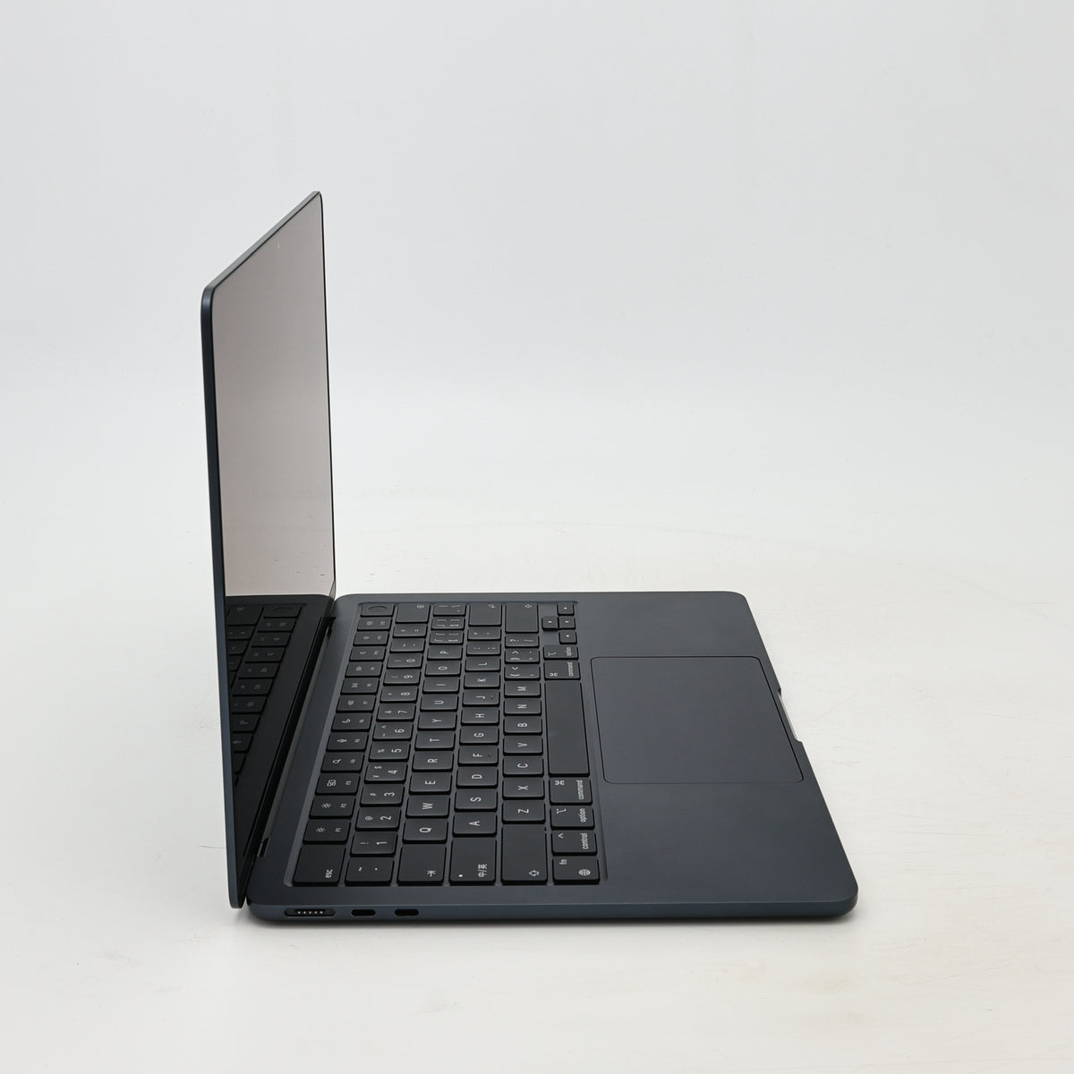 95新 Apple MacBook Air 22年 13寸 M2（8+8核） 8G RAM 256G SSD 午夜色