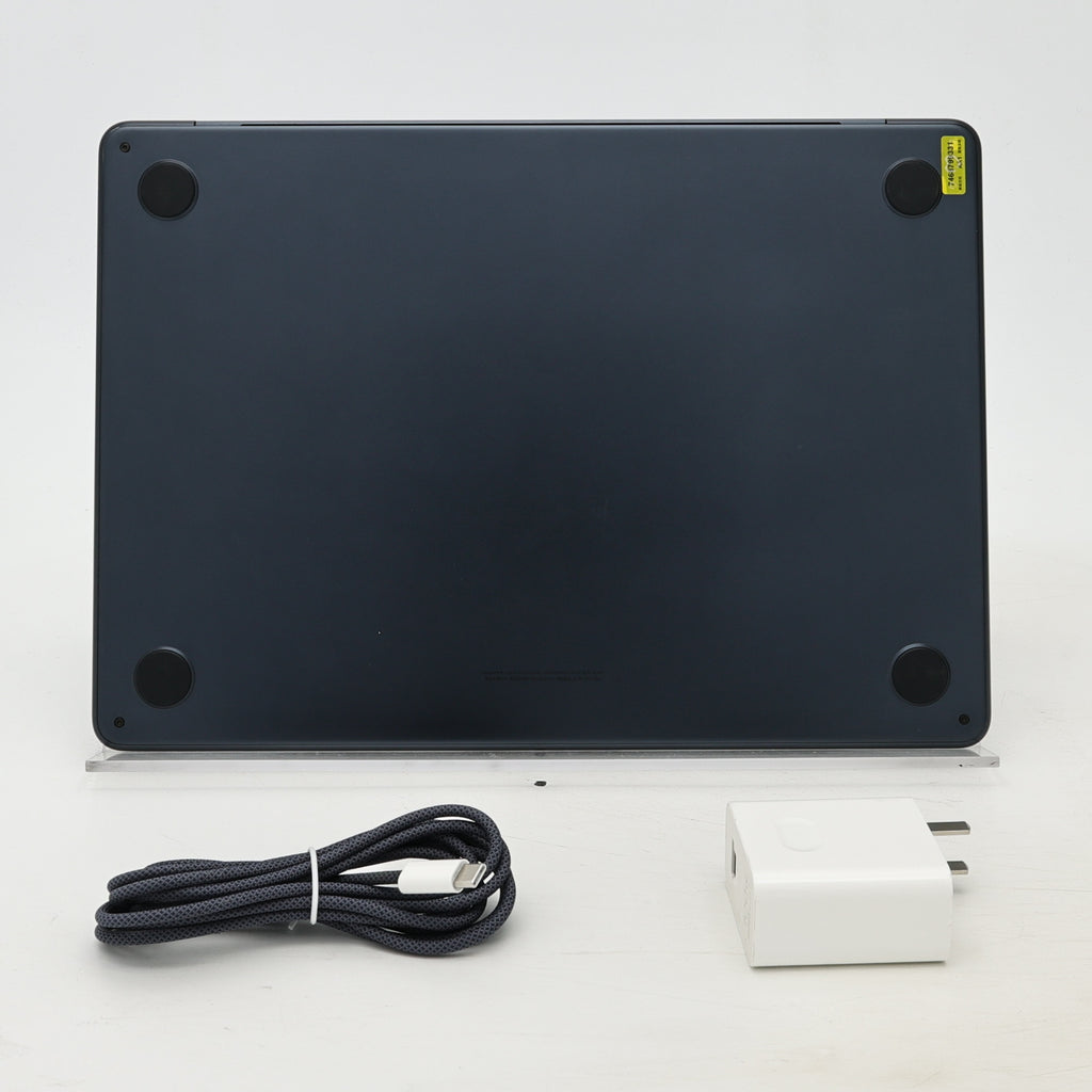 95新 Apple MacBook Air 22年 13寸 M2（8+8核） 8G RAM 256G SSD 午夜色